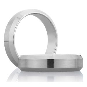 A Jaffe Classic Platinum Wedding Ring BR4575