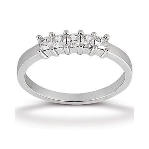 Diamond Five Stone Band 18 Karat Taryn Collection TQD B-5-842