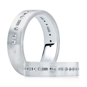 A Jaffe Classic Platinum Diamond Wedding Ring GR0994