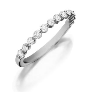 Henri Daussi R6 Shared Prong Diamond Band