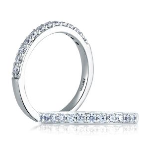 A Jaffe Classic 18 Karat Wedding Ring MR1353