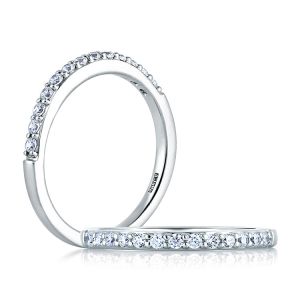 A Jaffe Classic Platinum Wedding Ring MR1401