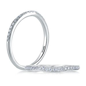 A Jaffe Classic Platinum Wedding Ring MR1564