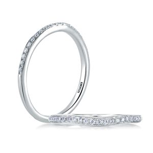 A Jaffe Classic 18 Karat Wedding Ring MR1564