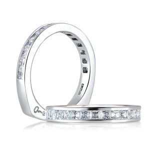 A Jaffe Signature 18 Karat Wedding Ring MRS176