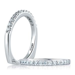 A Jaffe 18 Karat Signature Diamond Wedding Ring MRS279