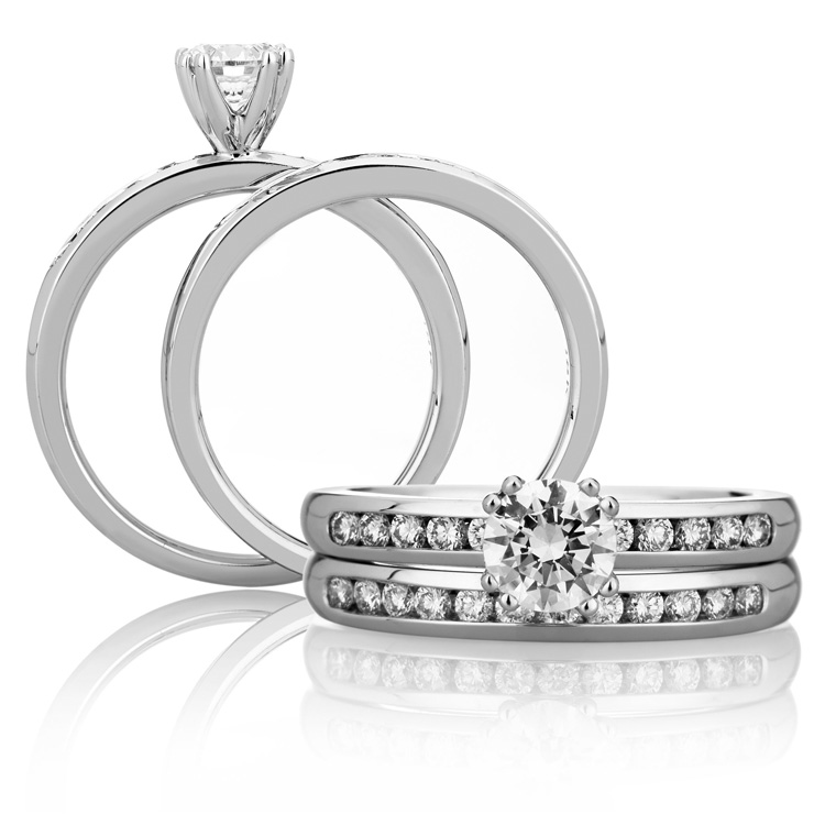 A Jaffe 14 Karat Classic Engagement Ring ME1451
