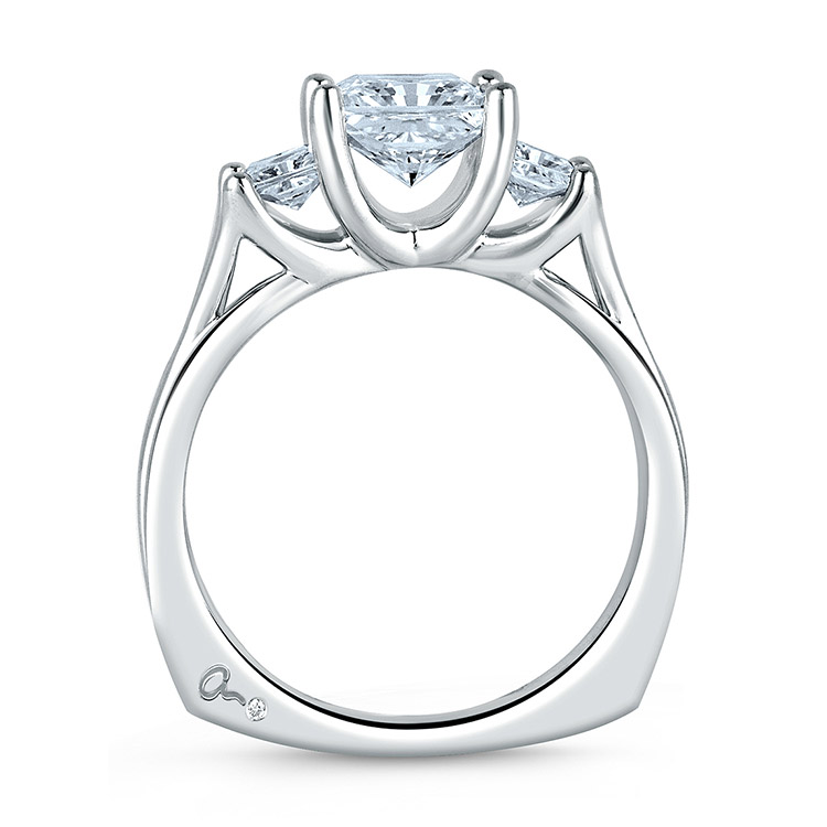 A Jaffe 18 Karat Three-Stone Engagement Ring MES104 Alternative View 1