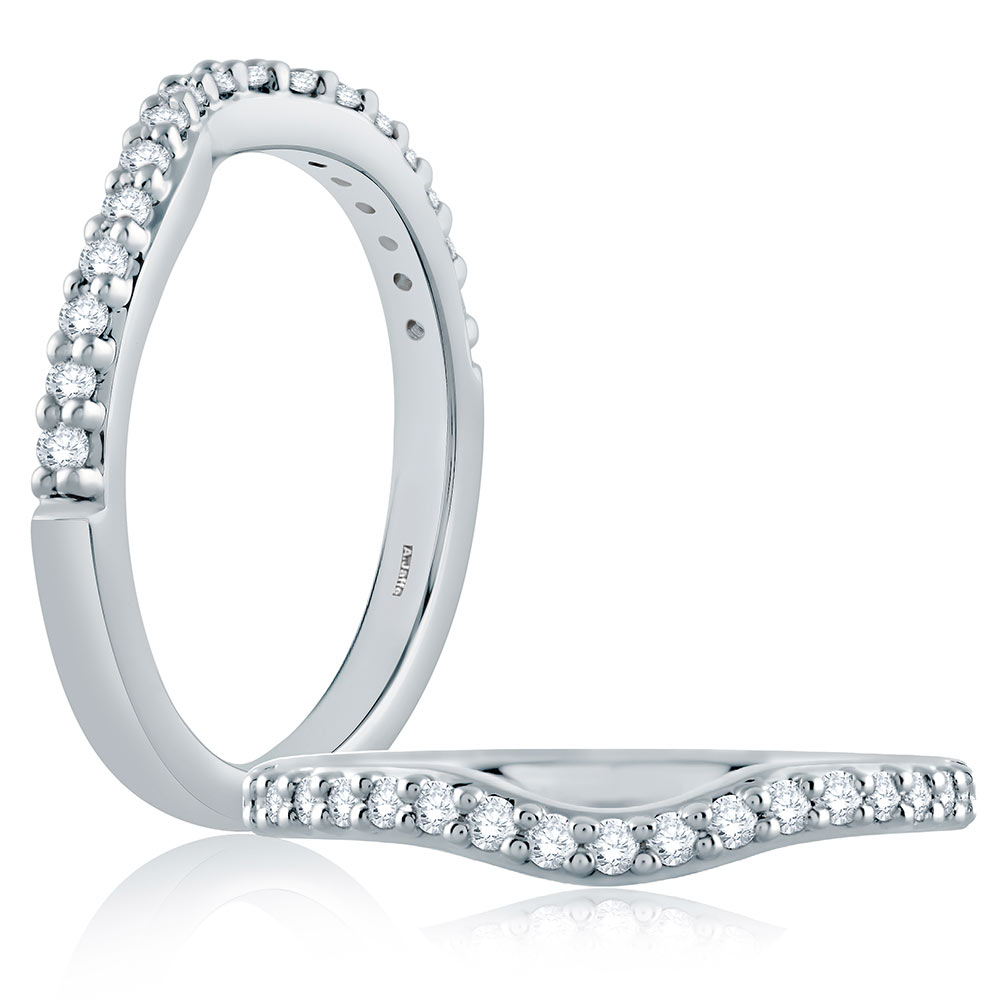 A Jaffe Classic Platinum Diamond Wedding Ring MR1280
