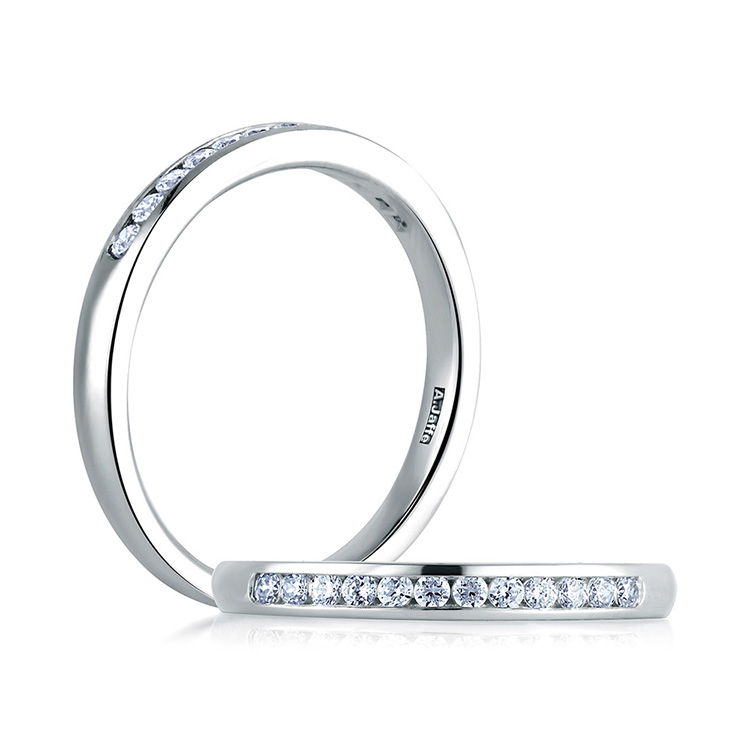 A Jaffe Classic Platinum Wedding Ring MR1449