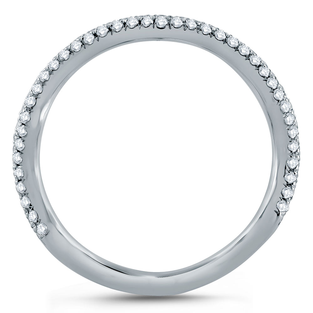 A Jaffe Classic 18 Karat Diamond Wedding Ring MR1761
