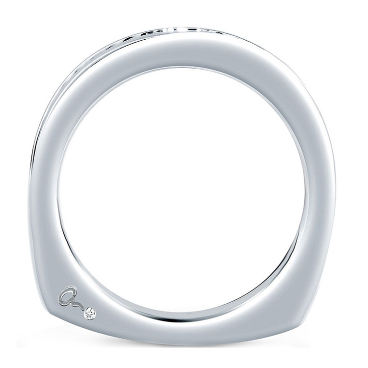 A Jaffe Signature 18 Karat Wedding Ring MRS227