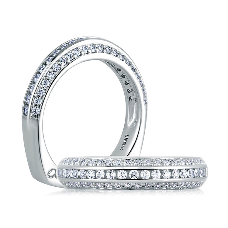 A Jaffe Signature Platinum Wedding Ring MRS235