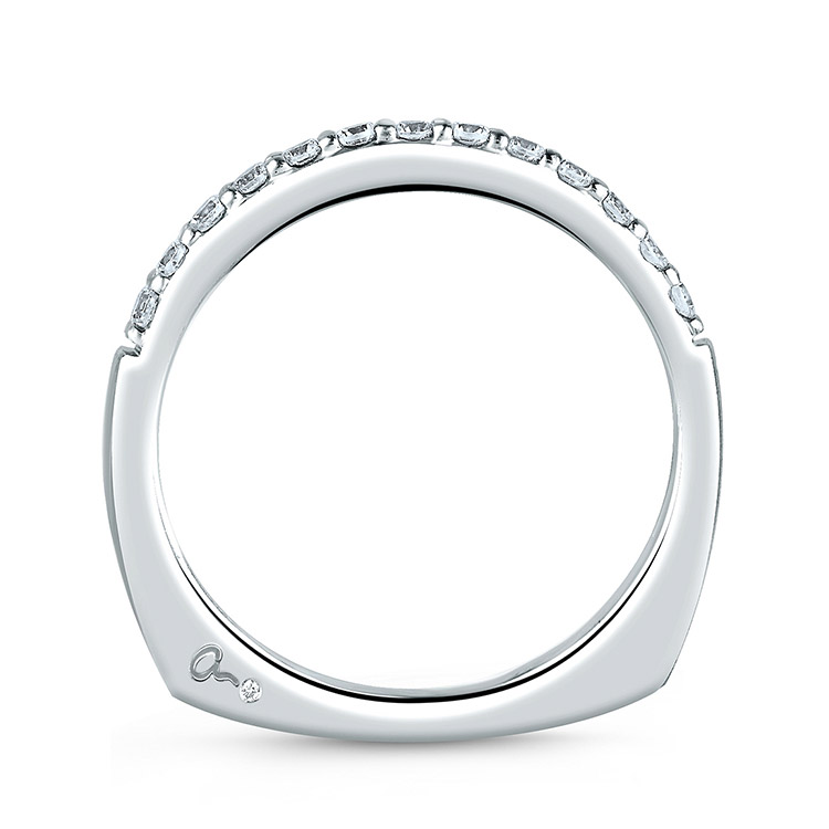 A Jaffe 18 Karat Signature Diamond Wedding Ring MRS279