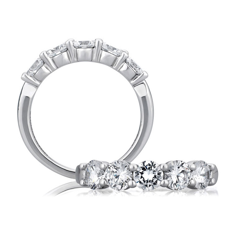 A Jaffe Classic Platinum Wedding Ring WR0474